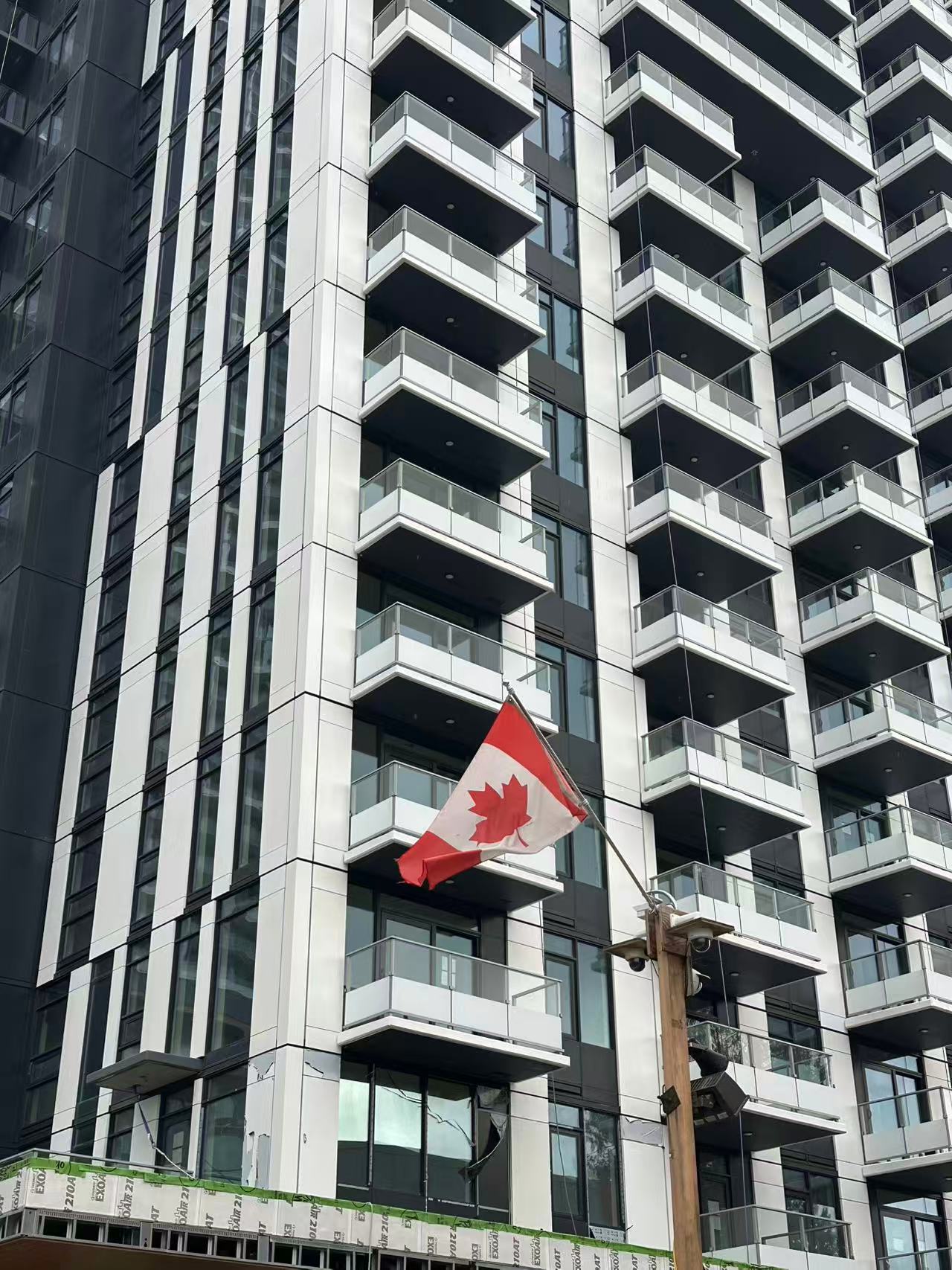 本拿比O2高层公寓项目施工现场(照片来自现场拍摄)