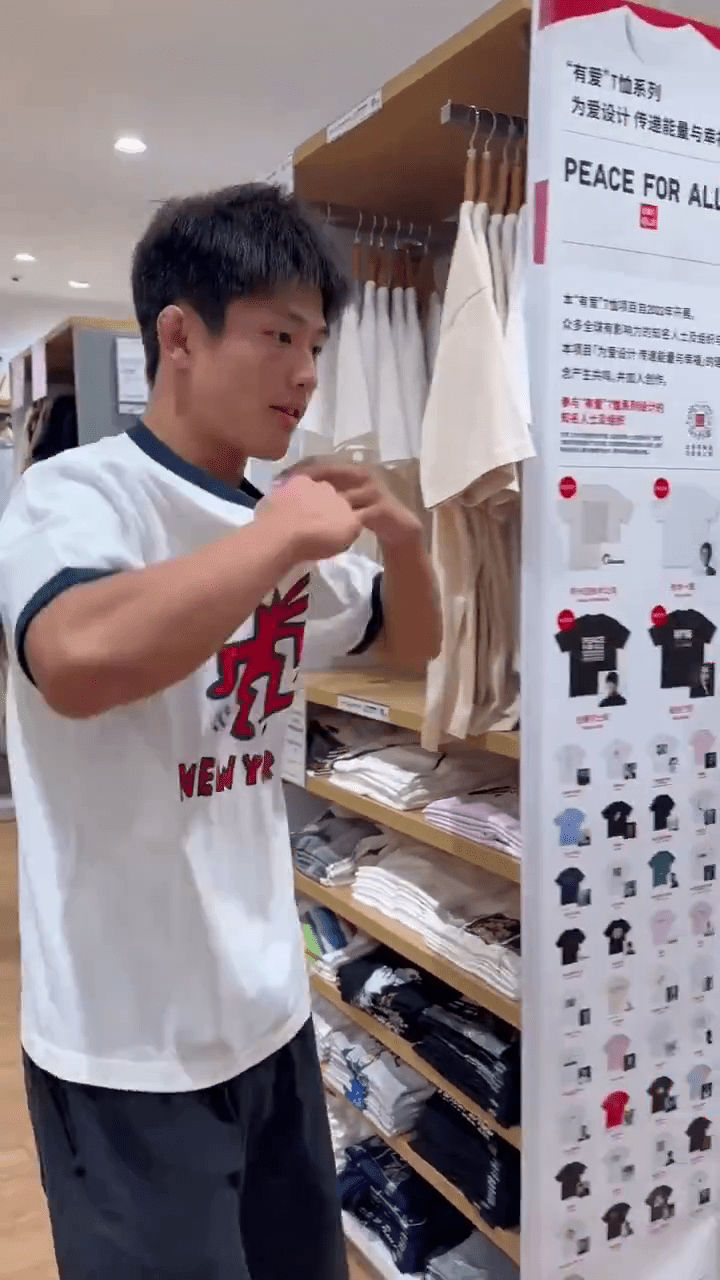 中国健身网红最后将试完的衫脱下。 X平台@masanews3 中国健身网红最后将试完的衫脱下。 X平台@masanews3