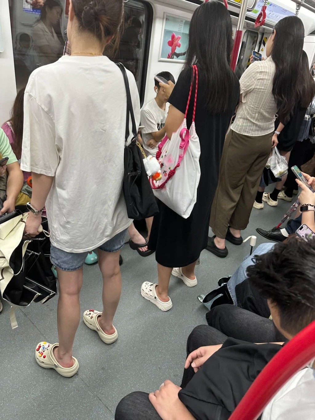 凉鞋/人字拖是广东省鞋。小红书 凉鞋/人字拖是广东省鞋。小红书