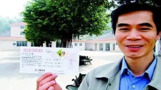 陈翠菊向救命恩人殡仪工何胜寄感谢卡。 陈翠菊向救命恩人殡仪工何胜寄感谢卡。