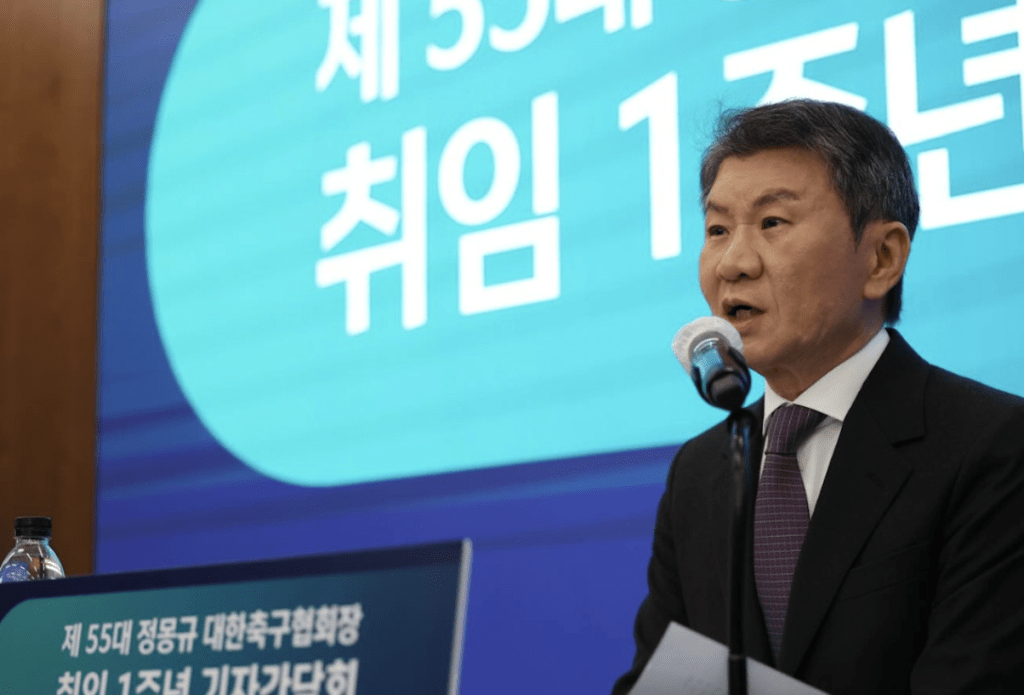 这场由足球场内蔓延至司法层面的问责风暴,矛头直指韩国足协会长郑梦奎。Instagram@mgchung.official 这场由足球场内蔓延至司法层面的问责风暴,矛头直指韩国足协会长郑梦奎。Instagram@mgchung.official