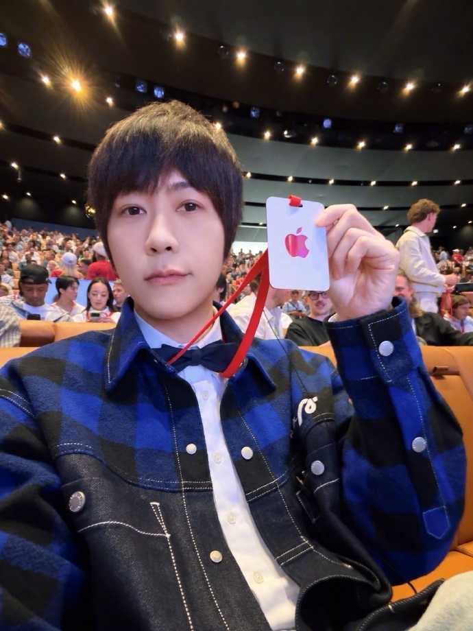 五月天阿信出席苹果发布会。 微博 五月天阿信出席苹果发布会。 微博