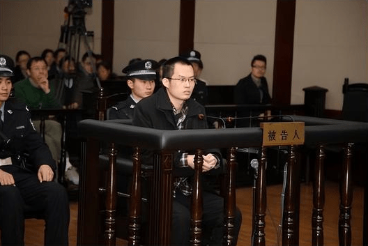 林森浩事后承认投毒“很恶劣,而且很愚蠢”。 林森浩事后承认投毒“很恶劣,而且很愚蠢”。