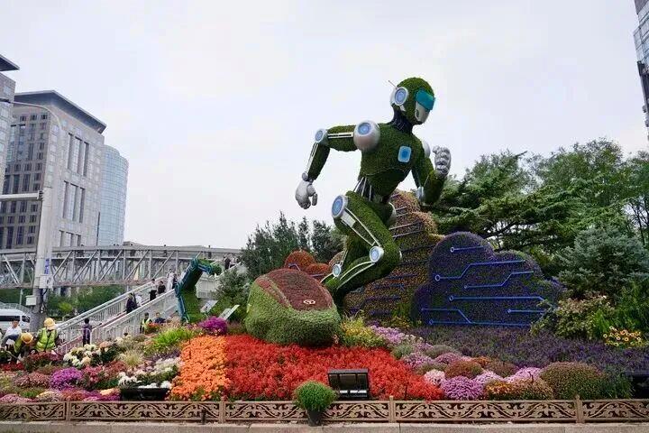 10组不同主题的立体花坛,分布北京长安街沿路,成为国庆打卡热点。央视 10组不同主题的立体花坛,分布北京长安街沿路,成为国庆打卡热点。央视