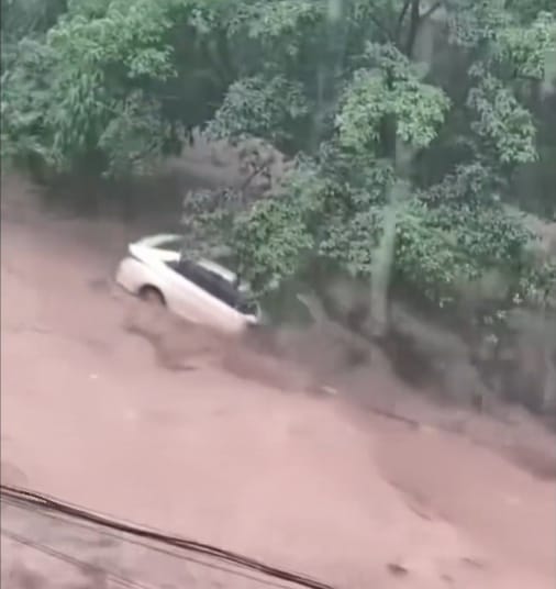 四川马边彝族自治县出现暴雨。四川观察 四川马边彝族自治县出现暴雨。四川观察