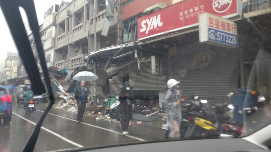 新竹便当店爆炸,威力强大至四周变成废墟。 新竹便当店爆炸,威力强大至四周变成废墟。