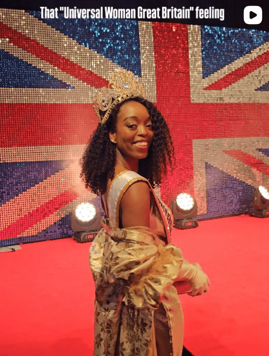 即将代表英国出战2026年Universal Woman国际总决赛的选美冠军阿福拉比(Rebecca Afolabi),近日因官方宣传照在社交平台广泛流传而成为网络焦点。 即将代表英国出战2026年Universal Woman国际总决赛的选美冠军阿福拉比(Rebecca Afolabi),近日因官方宣传照在社交平台广泛流传而成为网络焦点。