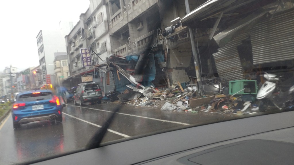 新竹便当店爆炸,威力强大至四周变成废墟。 新竹便当店爆炸,威力强大至四周变成废墟。