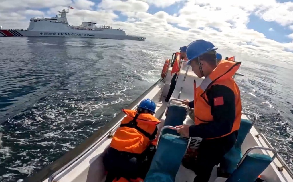 中国海警&ldquo;秀山舰（2305）&rdquo;编队继续执行台湾岛以东海域执法巡查。中国海警
