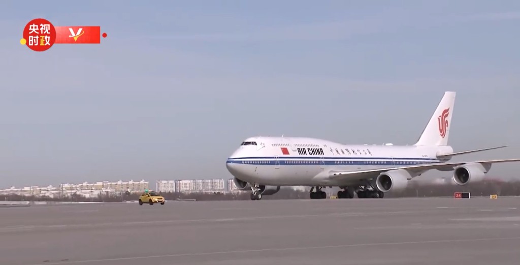 习近平专机抵达俄罗斯。 (图片:央视时政微博截图) 习近平专机抵达俄罗斯。 (图片:央视时政微博截图)