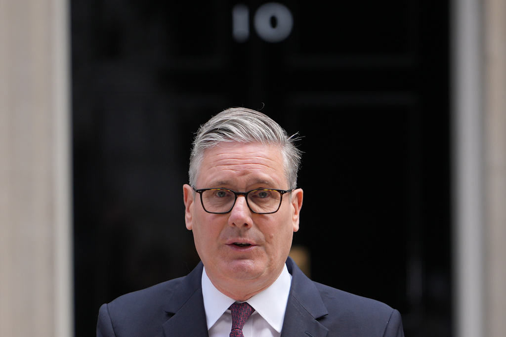 上任未满两年的英国首相施纪贤正式宣布辞职,成为英国历史上任期最短的工党首相。美联社 上任未满两年的英国首相施纪贤正式宣布辞职,成为英国历史上任期最短的工党首相。美联社