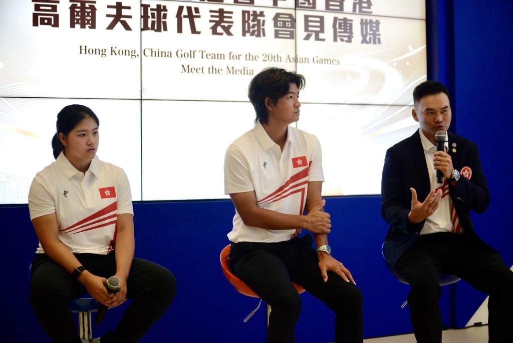 左至右:韩紫琳、许龙一、总教练邓子铿。杨功煜摄 左至右:韩紫琳、许龙一、总教练邓子铿。杨功煜摄