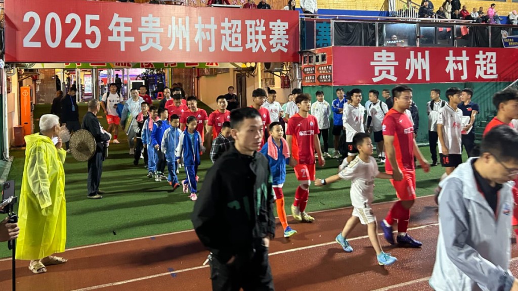 “贵州村超”是由榕江县村民自发组织、村民参与的乡村足球赛事。刘克刚摄 “贵州村超”是由榕江县村民自发组织、村民参与的乡村足球赛事。刘克刚摄