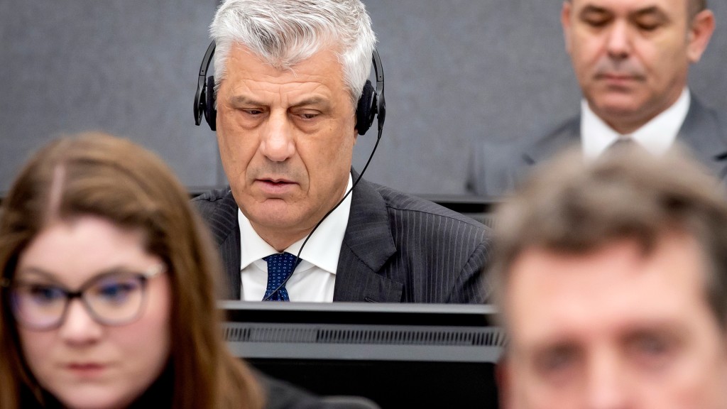 科索沃前总统塔奇(Hashim Thaci)在海牙特别法庭受审。 美联社 科索沃前总统塔奇(Hashim Thaci)在海牙特别法庭受审。 美联社