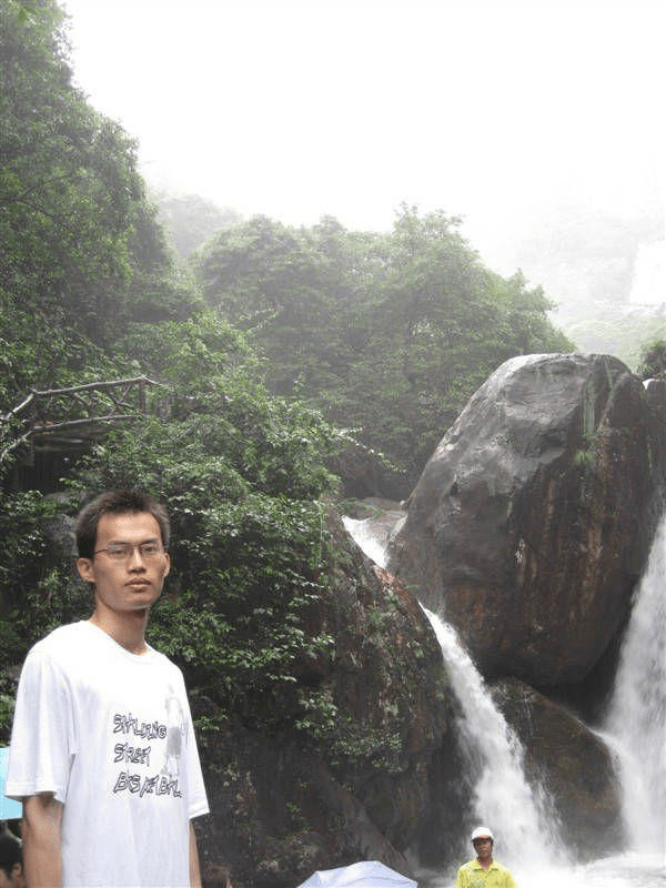 复旦高材生林森浩生前生活照。 复旦高材生林森浩生前生活照。