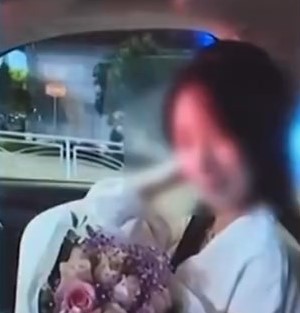 男事主两年多内向女主播打赏逾1700万元人民币。北京时间 男事主两年多内向女主播打赏逾1700万元人民币。北京时间
