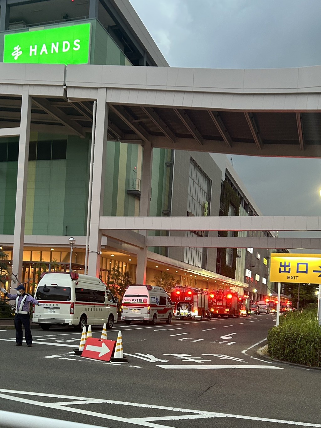 名古屋商场不明喷雾事件,23人不适。 X 名古屋商场不明喷雾事件,23人不适。 X