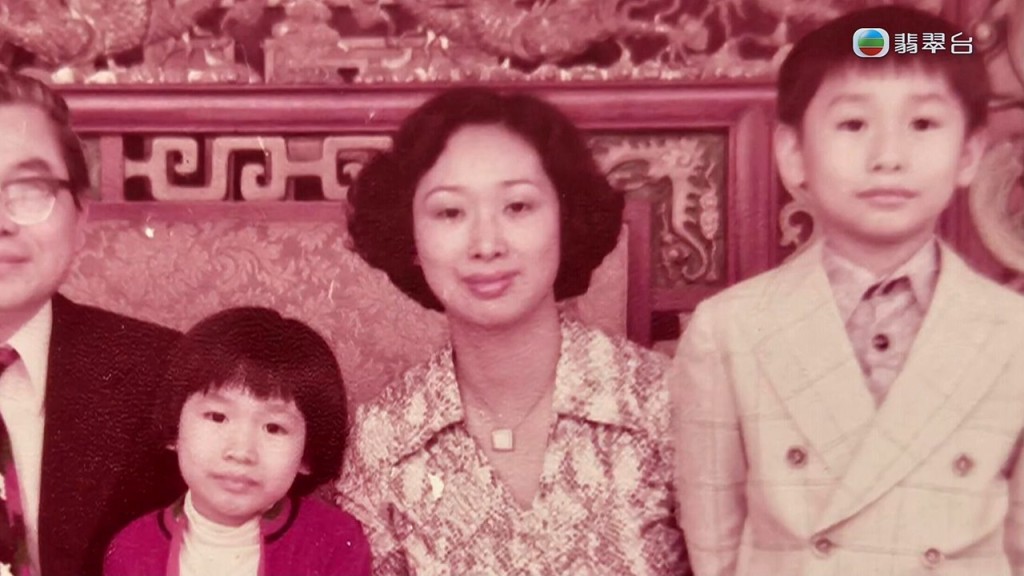赵伟仁院长妈妈曾是护士，现时是一名知名画家。