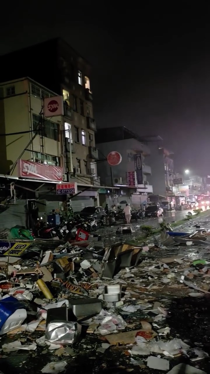 新竹便当店爆炸,威力强大至四周变成废墟。facebook@郭朋鑫 新竹便当店爆炸,威力强大至四周变成废墟。facebook@郭朋鑫
