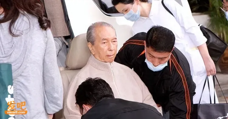 原来赌王下了盘大棋!临终将“私生子”交给何超琼,6年后才悟懂