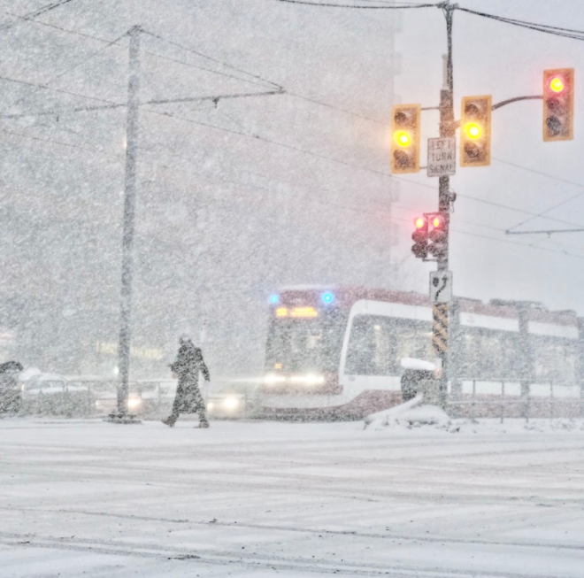 环境部发布多伦多寒冷警告：80km/h强风+吹雪，体感-31°C