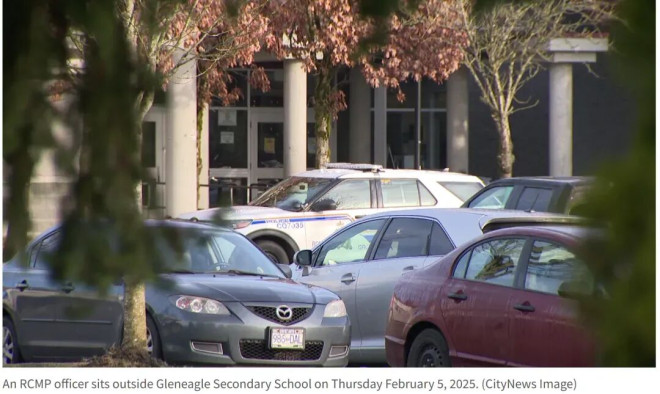 家长急疯了：多所学校封闭！孩子困在教室！重型武器出动！