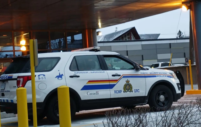 突发! 汽车冲进温哥华托儿所 撞爆天然气管道…