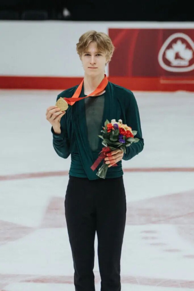 Skater Stephen Gogolev holds up first place medal he earned at Canadian National Skating Championships