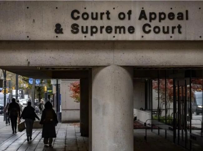 看蛇展竟被咬! 华裔男怒告列治文市府要求赔偿