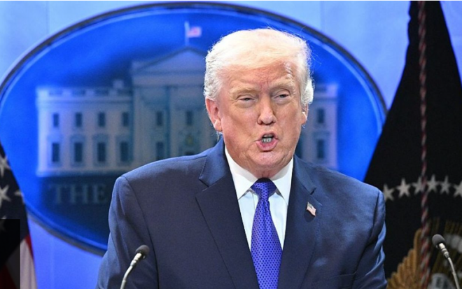 特朗普硬抗美国最高法院裁决：将额外征收10%全球关税