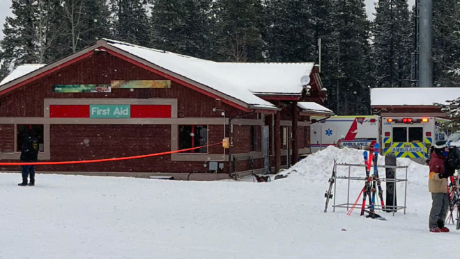 加拿大知名滑雪场雪崩，两15岁少年被埋，一人死亡