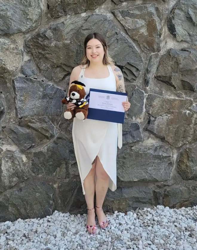 加国24岁女子在海外度假突然意外死亡 家人痛心