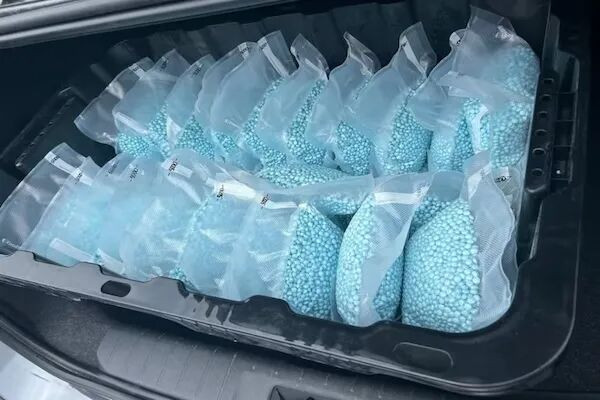 大批防化服警员现身安静社区，引发居民恐慌！