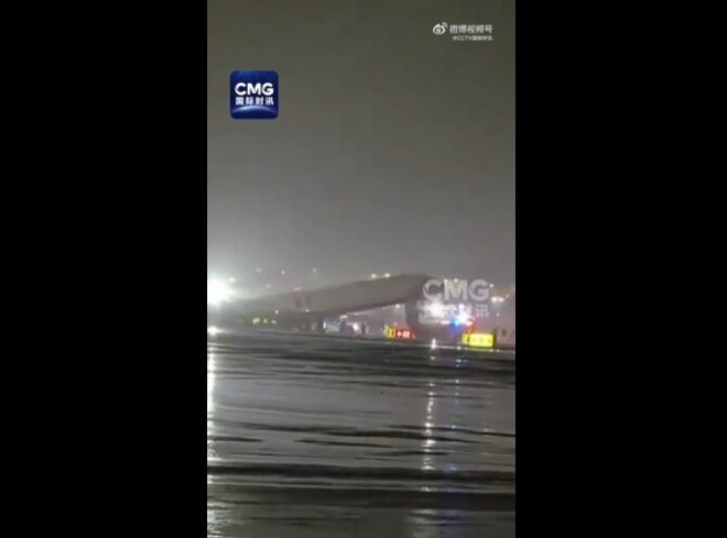 突发！加航客机撞上消防车 事发时时速约39公里 飞机头部损毁严重