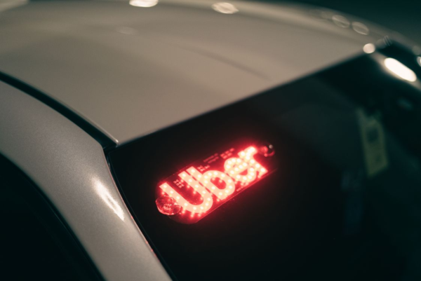 加拿大人坐Uber落下不少东西 这些让你看傻眼