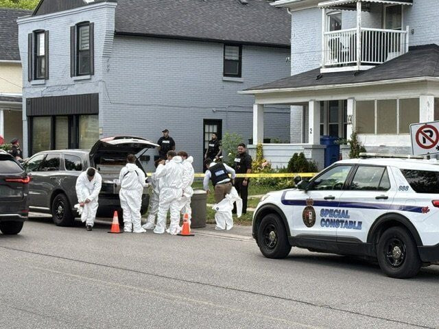 约克区突发血案: 男子家中惨死 6人被捕! 邻居震惊: 37年来头一回