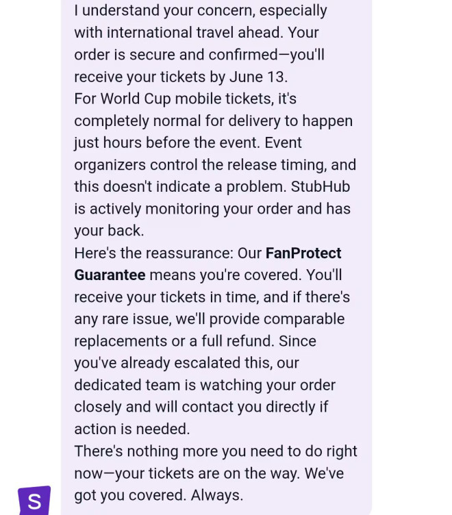 Kelly Mongillo 与 StubHub 的聊天记录,显示她多次请求对方确认世界杯门票有效。