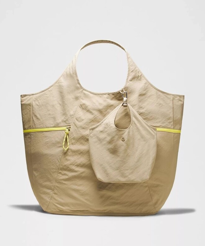 Lululemon 的 The Big-Ass Bag。