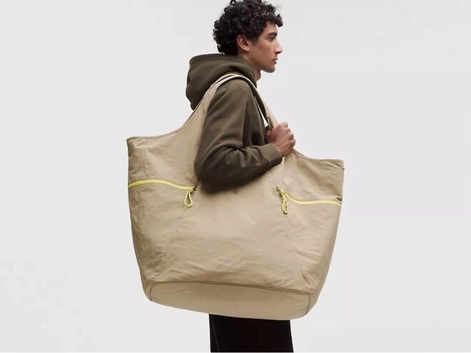Lululemon 推出 The Big-Ass Bag。