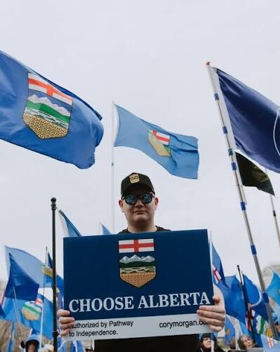📸 A moment in Alberta's history. Today, Saturday, October 17, I documented the Let Alberta Decide rally, organized by a pro-separation group advocating for Alberta's independence. As a street photog