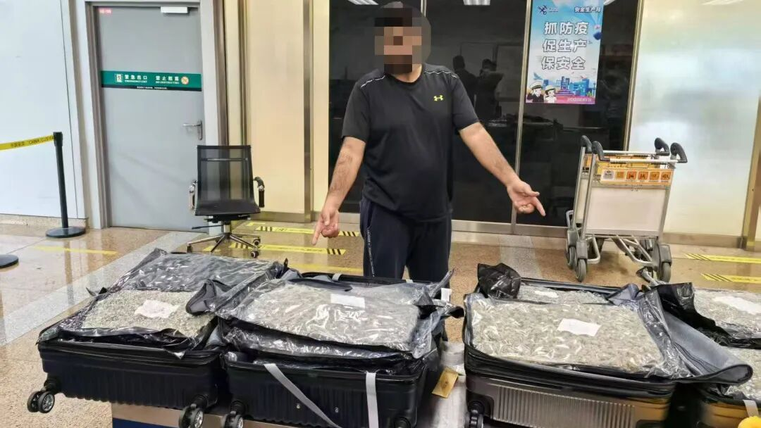 “借道”中国转运70公斤毒品 2名外籍过境人员获刑