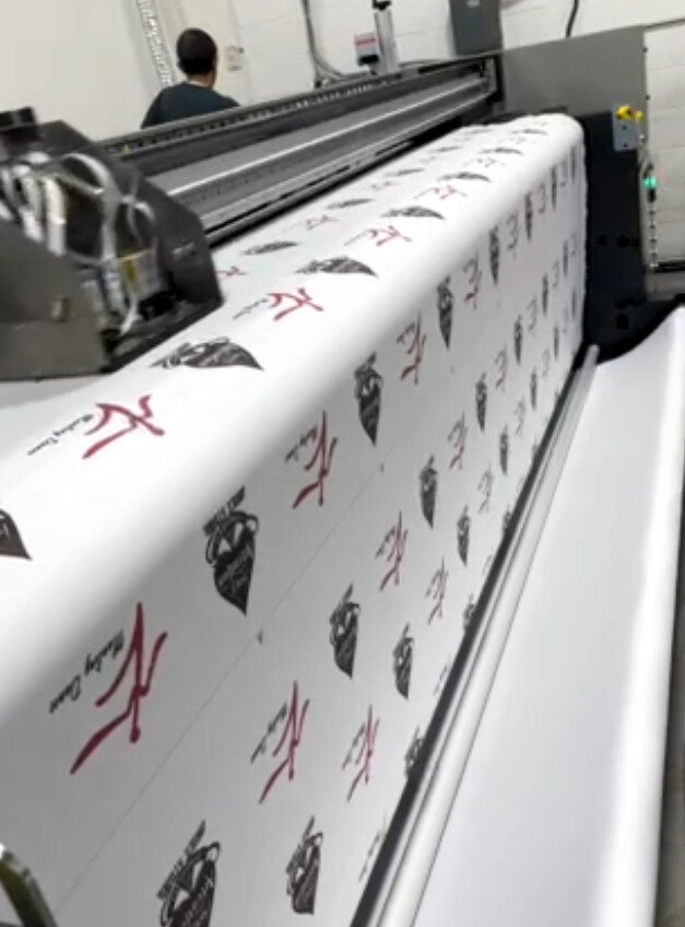 易拉宝$65起！旗子特价、背景布、异性切割-又快又便宜！
