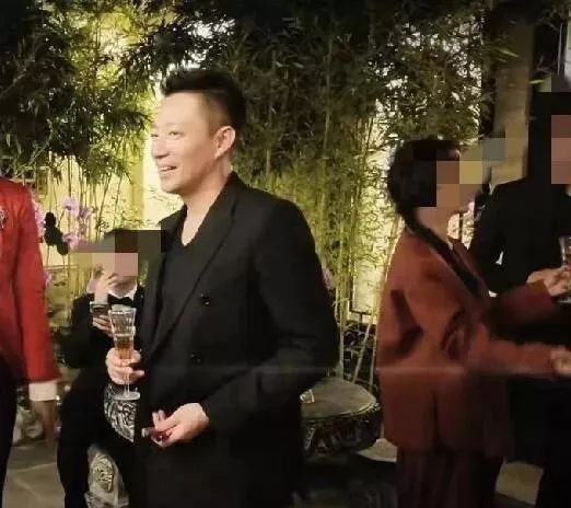 张兰一家盛装参加寿宴，婆媳二人谈笑风生