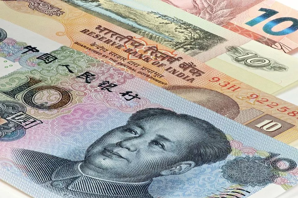 伊朗战争冲击全球货币：谁最受伤，谁反而受益？