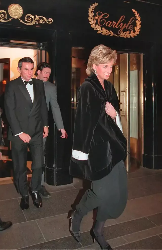 戴安娜王妃曾秘会肯尼迪二世，折服当年“最性感”男士