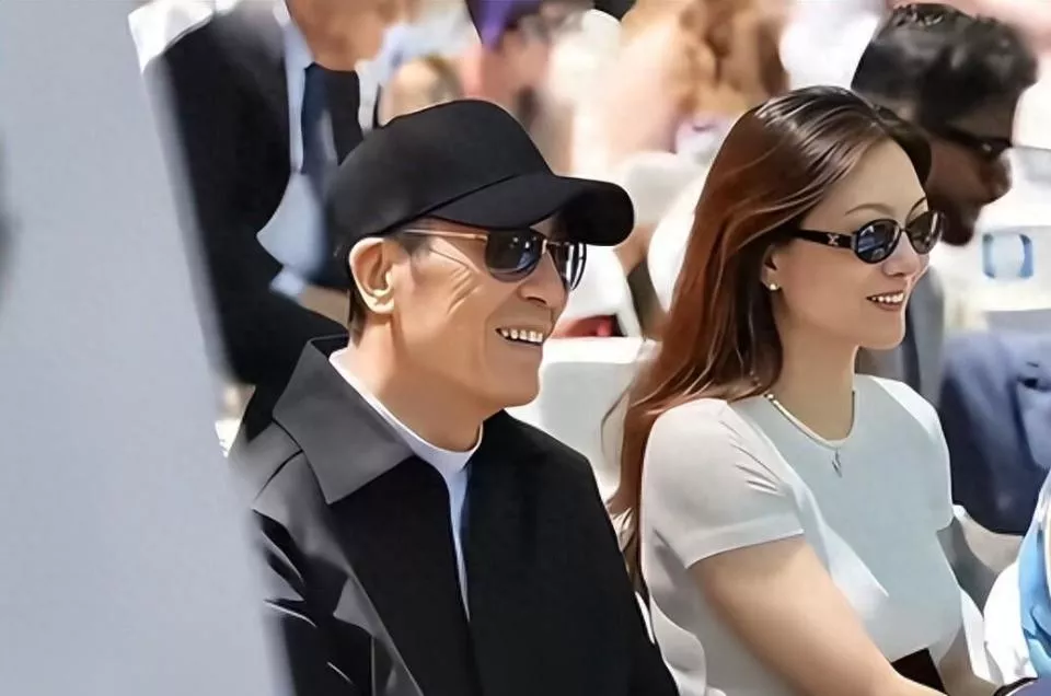 取消张艺谋妻子认证后，陈婷真实婚姻状态曝光