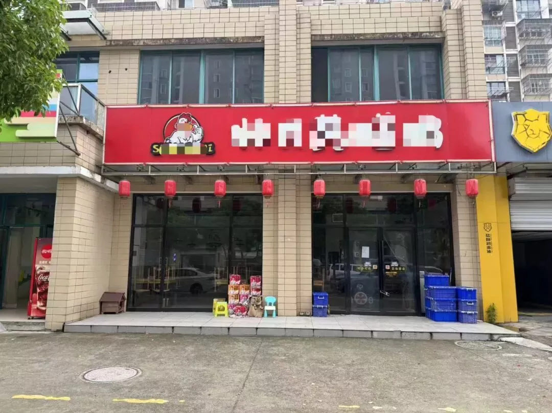 记者采访南通劝烟猝死事件，随行家人遭警察威胁
