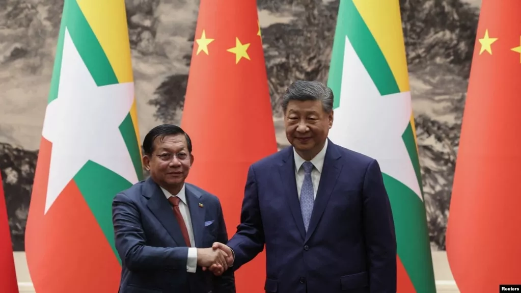 美国领事官员探视被中国拘押的美籍学者敏辛