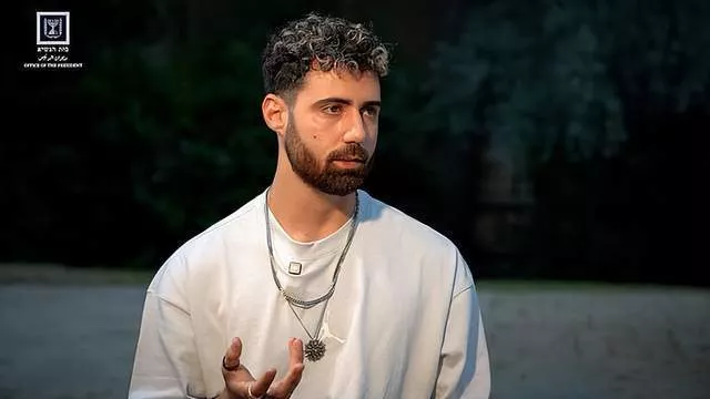 以色列男人质称囚禁遭性侵，被刀抵脖默默忍受