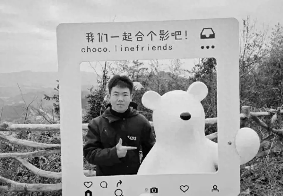 致敬，一路走好！年仅20岁外卖员跳河救人牺牲